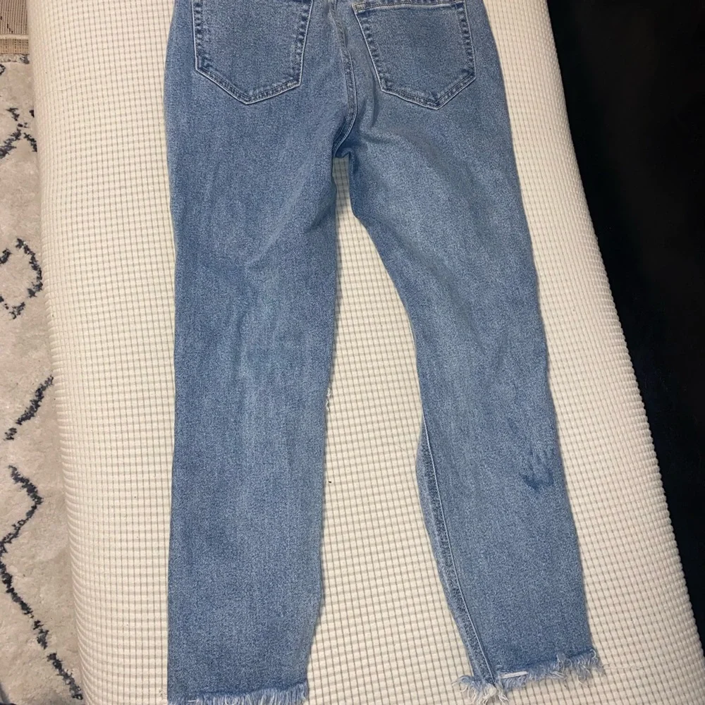 Ripped Jean - Picture 2 of 4